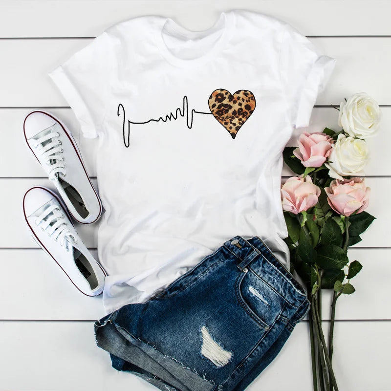 Camiseta corazón y letras