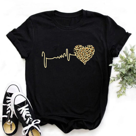 Camiseta corazón y letras